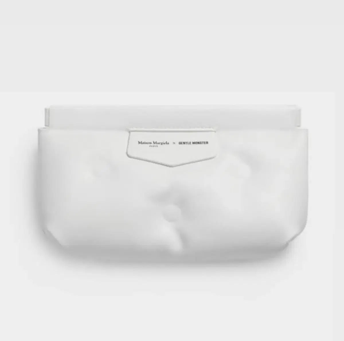 샌디리앙 Sandy Liang Small Petal Wristlet | 브랜드 중고거래 플랫폼